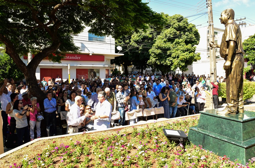 Estátua em homenagem a Agripino Lima foi inaugurada nesta terça-feira (19) — Foto: Ector Gervasoni