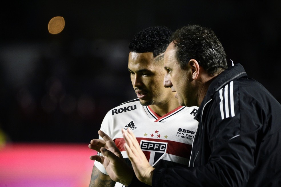 Luciano retomou a boa fase com cinco gols em apenas uma semana — Foto: Marcos Ribolli
