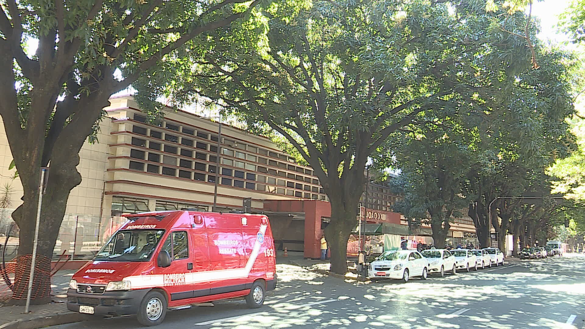 Homem é esfaqueado durante confusão em bar na Savassi neste domingo