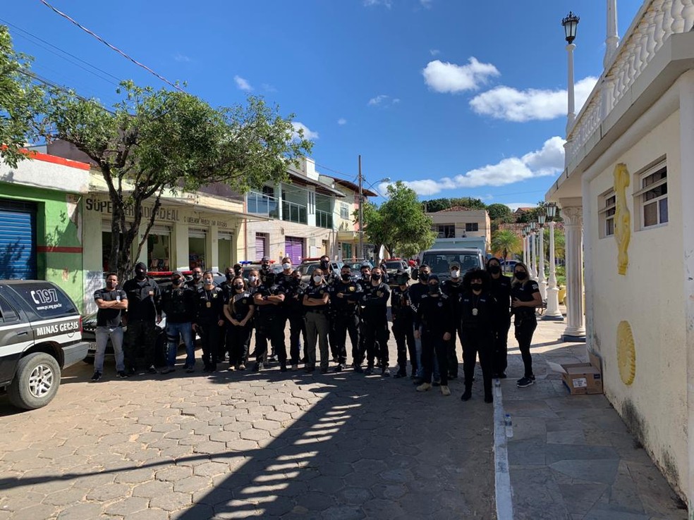 Equipe que participou da operação — Foto: Polícia Civil / Divulgação