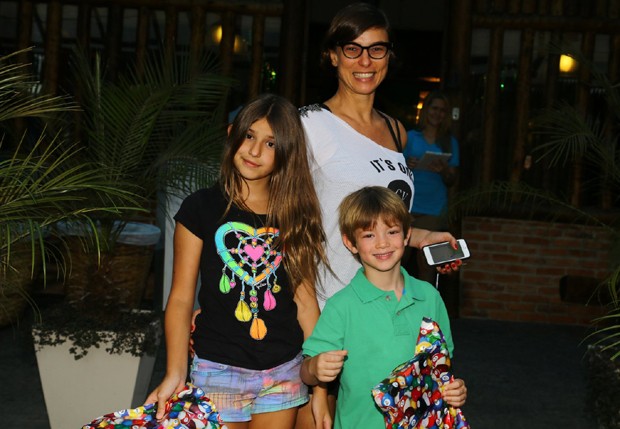 Maria Paula com os filhos, Maria Luiza e Felipe (Foto: Marcello Sá Barretto/AgNews)