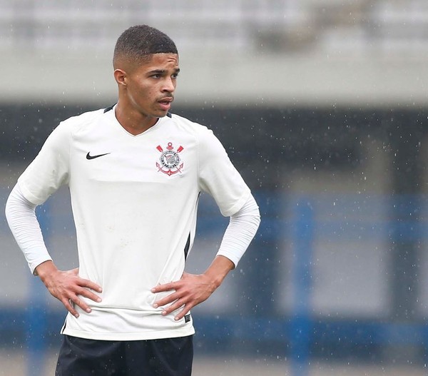 Joia do Corinthians, Vitinho ganha 5kg de massa e sonha com efetivação em 2018