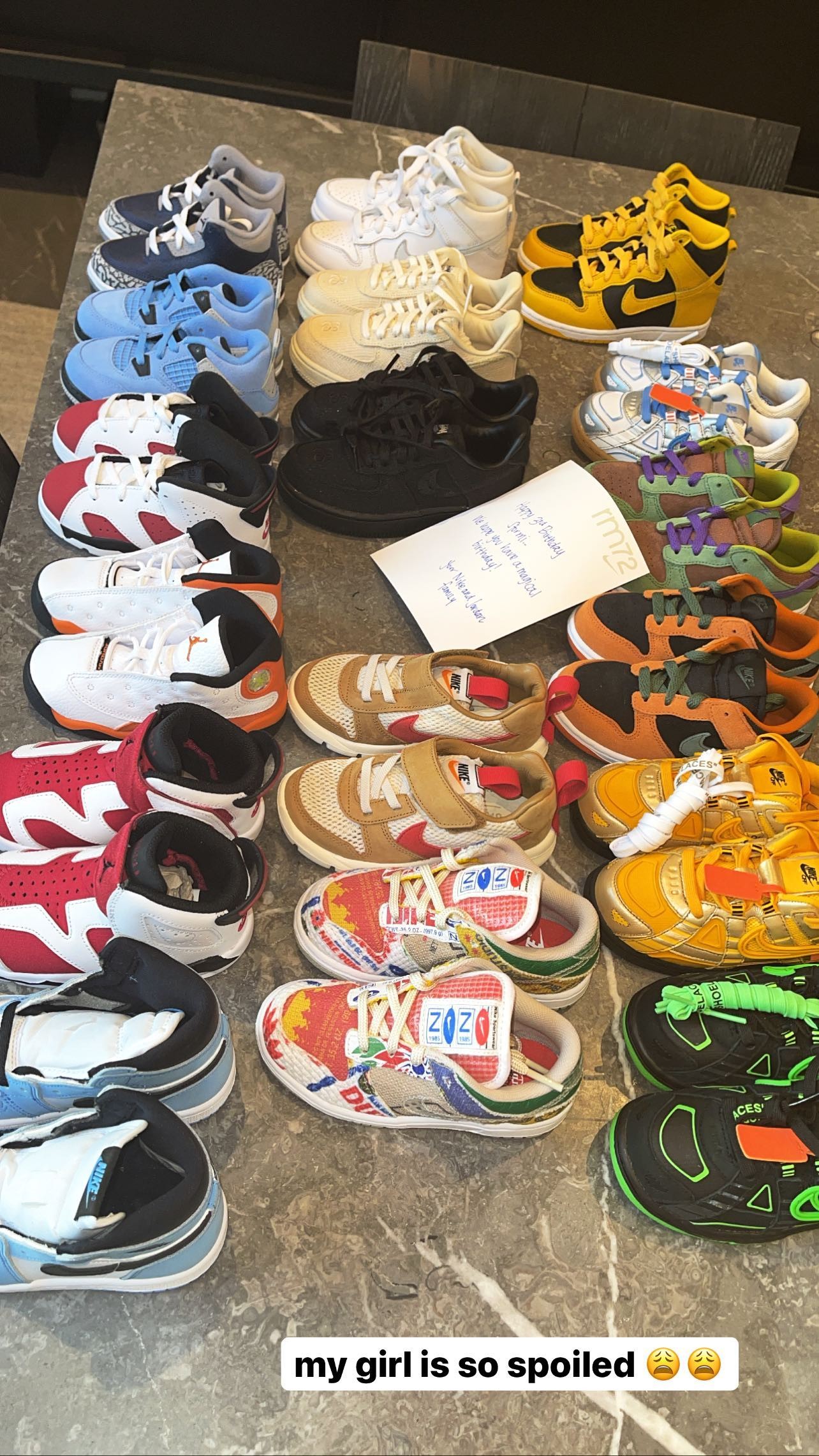 Stormi ganha 17 pares de tênis da Nike em aniversário de 3 anos (Foto: Reprodução / Instagram)