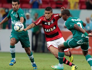 Barreto critica tempo de bola rolando e passes errados: Caso de Procon