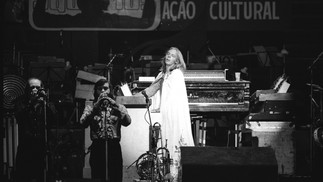 Rick Wakeman: diante de 25 mil pessoas, no Maracanãzinho, o tecladista do Yes dividiu o palco com a OSB em 1975 — Foto: Anibal Philot/2-12-1975 