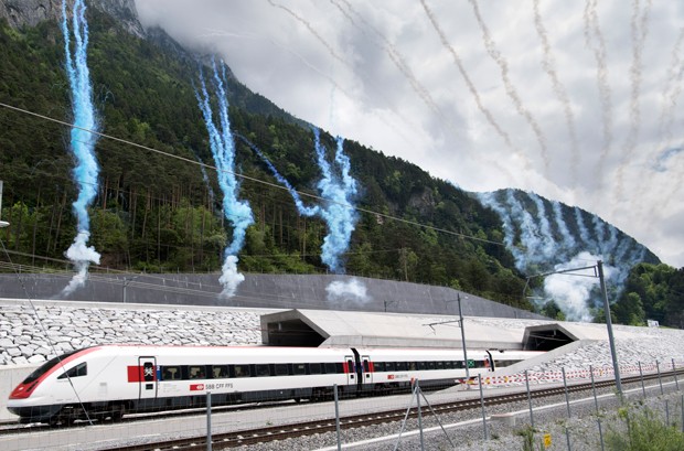 Túnel de Saint-Gothard (São Gotardo) cruzará os Alpes (Foto: Laurent Gillieron/Keystone/AP)