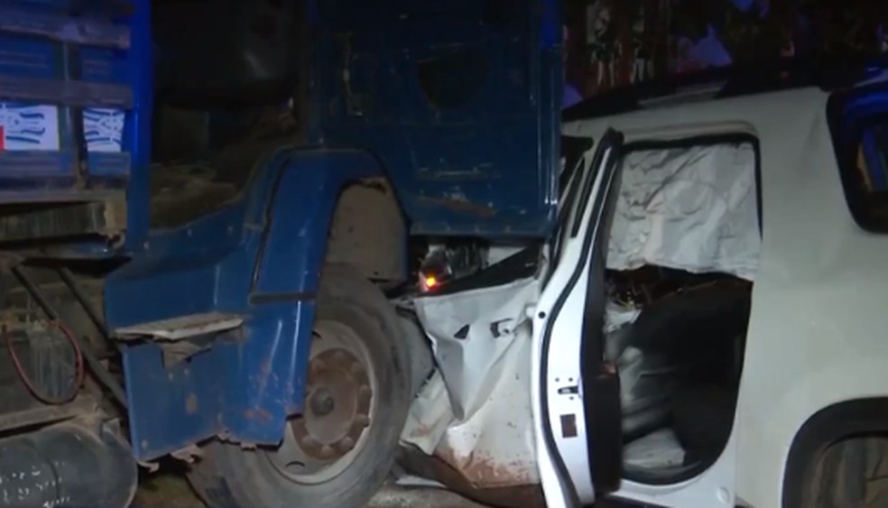 Acidente entre caminhonete e caminhão deixa casal gravemente ferido na BR-316, no MA — Foto: Reprodução/ TV Mirante
