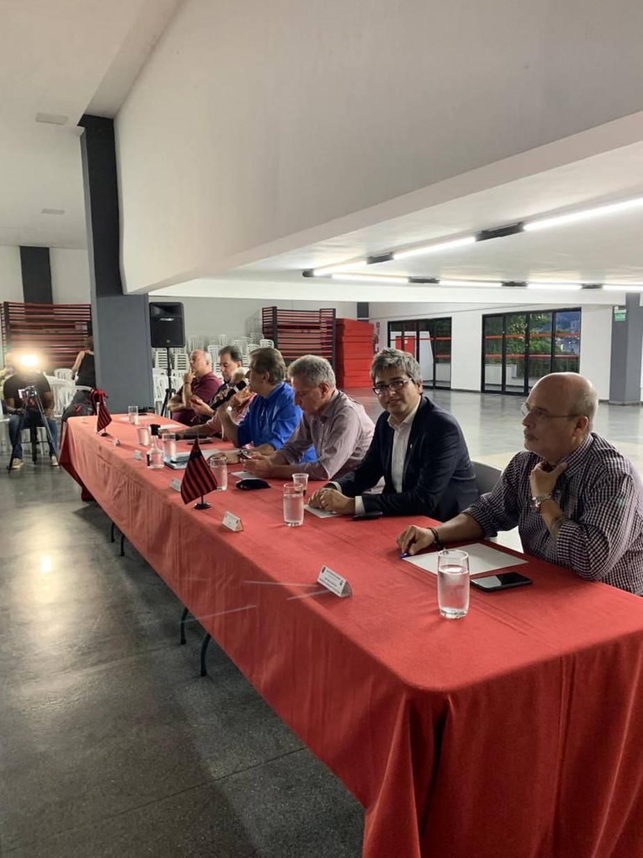 Reunião dos conselheiros do Flamengo sobre SAF com o senador Carlos Portinho