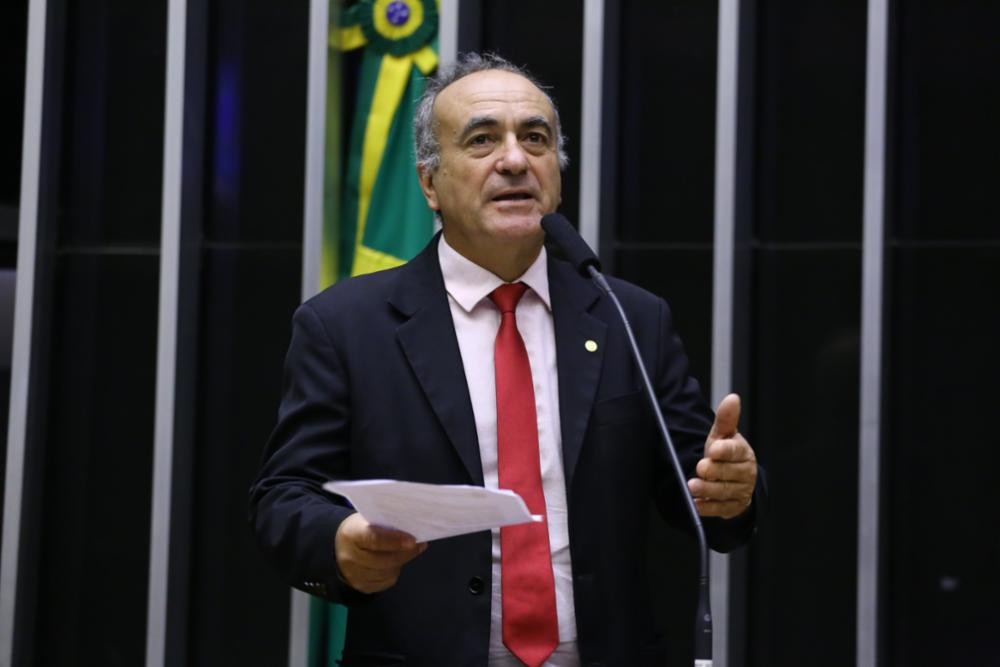 O petista Dionilso Marcon (RS) chegou a se envolver em uma discussão com Eduardo Bolsonaro após dizer que a facada sofrida pelo ex-presidente era 'fake'. — Foto: Câmara dos Deputados