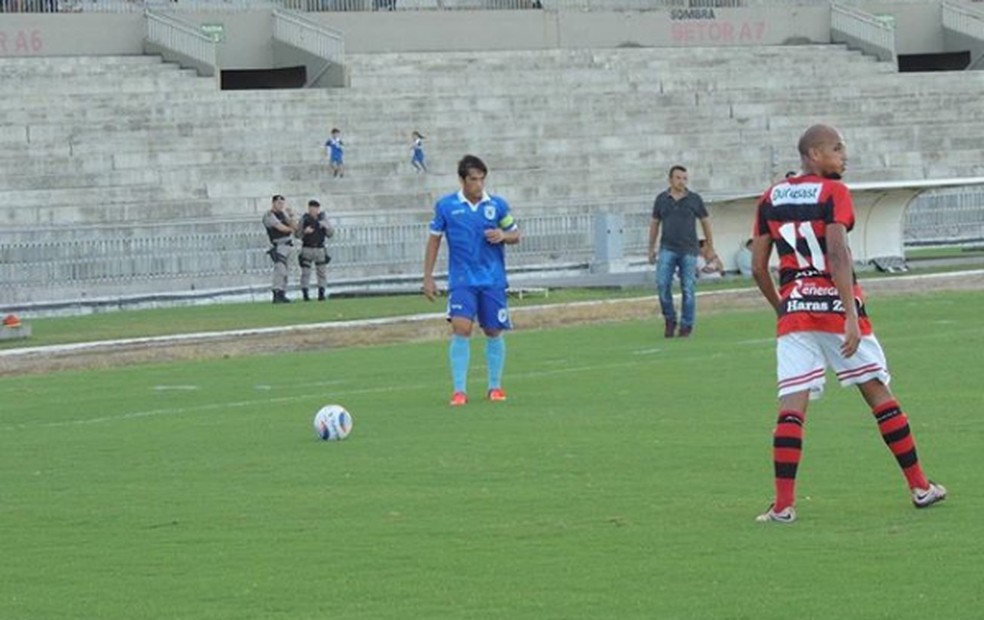 No Paraibano deste ano, Nelsinho chegou a jogar algumas partidas improvisados na lateral direita (Foto: Arquivo pessoal)