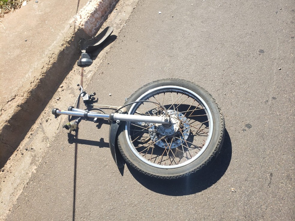 Motociclista morreu na Avenida Raimundo Maiolini, em Presidente Prudente — Foto: Polícia Militar