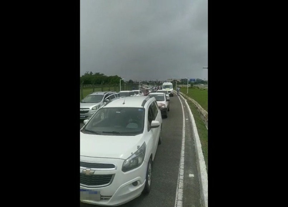 Motoristas de transporte por aplicativo fecham entrada do Aeroporto de Salvador em protesto  — Foto: Reprodução/Redes Sociais