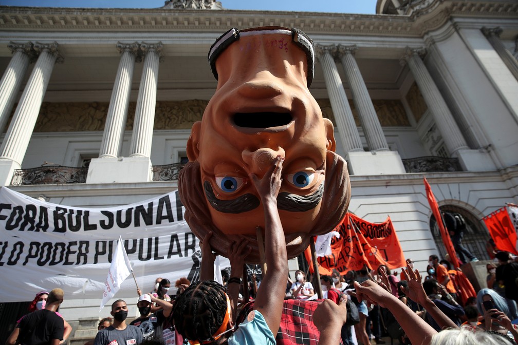 Rio de Janeiro - Manifestantes protestam contra o presidente Jair Bolsonaro neste sábado (29) — Foto: Ricardo Moraes/Reuters