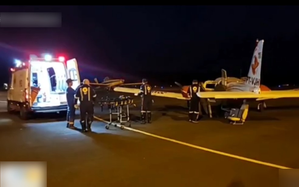 Criança de 5 anos é transferida de avião após ser baleada na cabeça em Catalão, Goiás — Foto: Reprodução/TV Ahanguera