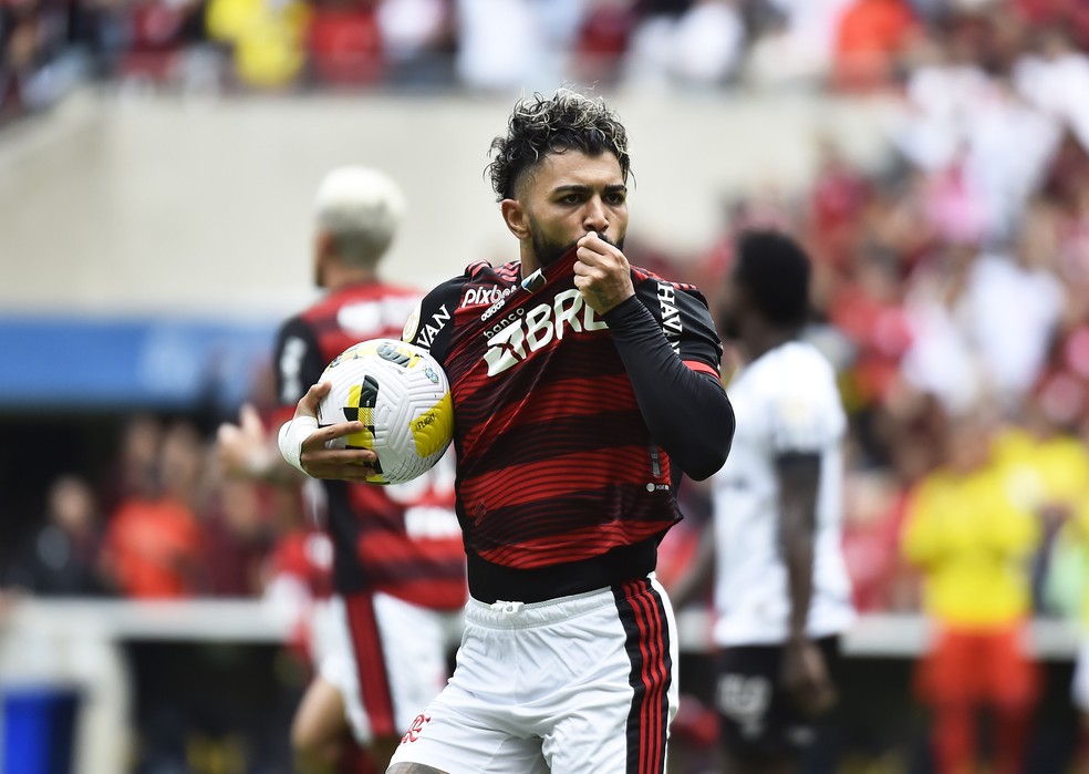 Gabigol comemora gol contra o Ceará, pelo Campeonato Brasileiro — Foto: André Durão / GE