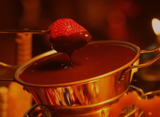 O Chalezinho possui fondues doces acompanhados de várias frutas (Foto: Chalezinho / Reprodução)