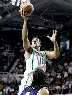 basquete Rafael Hettsheimer brasil pré-olímpico argentina (Foto: Agência EFE)