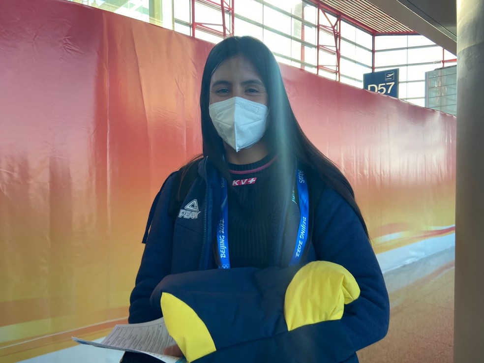 Atleta desembarcou em Pequim nesta sexta — Foto: Winne Fernandes