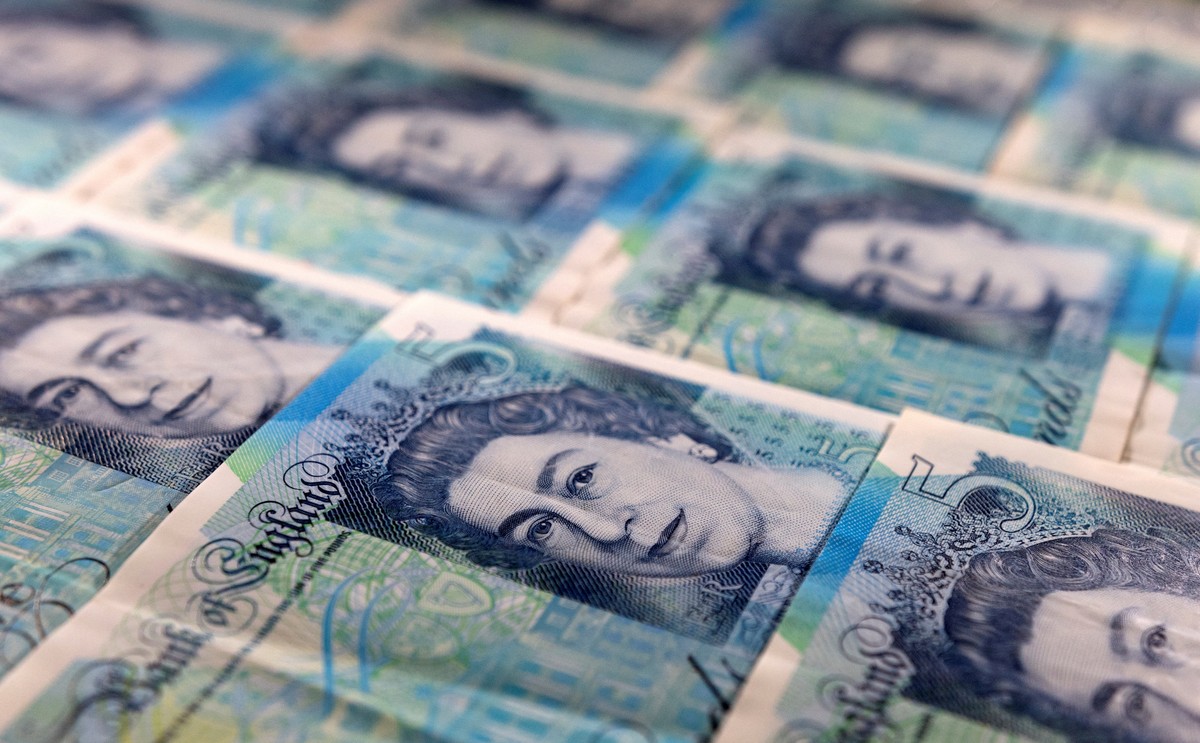 La modificación de los billetes de la libra esterlina tras la muerte de la reina Isabel II |  Economía