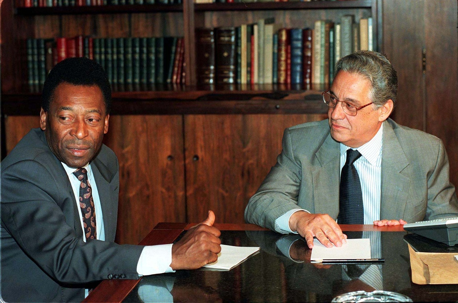 Nomeado em 1995, Pelé foi o primeiro ministro dos Esportes do país, pasta criada pelo então presidente Fernando Henrique Cardoso no primeiro ano de governo, com a nomeção de Edson Arantes do Nascimento. O principal legado foi a lei 9.615 de 24 de março de 1998, conhecida como Lei Pelé', que regulamenta o futebol brasileiroReuters - 06/08/1997
