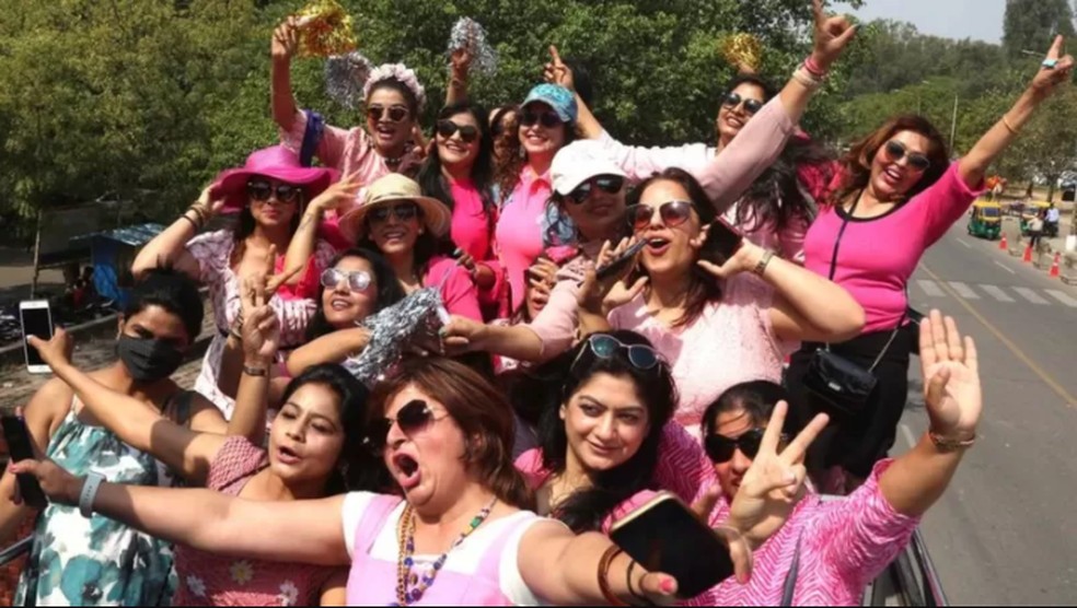 Celebrações em Chandigarh, na Índia, em 8 de março de 2021 — Foto: BBC