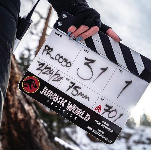 A foto com a qual o diretor Colin Trevorrow revelou o nome do terceiro Jurassic World, batizado de Jurassic World: Dominion (Foto: Instagram)