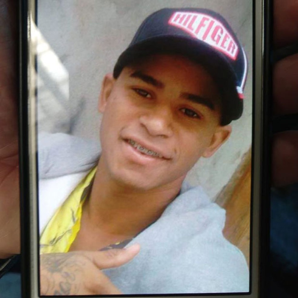 Maciel Araújo é procurado. Ele é o garupa que aparece armado no vídeo e atira no analista em Osasco — Foto: Reprodução/Arquivo pessoal