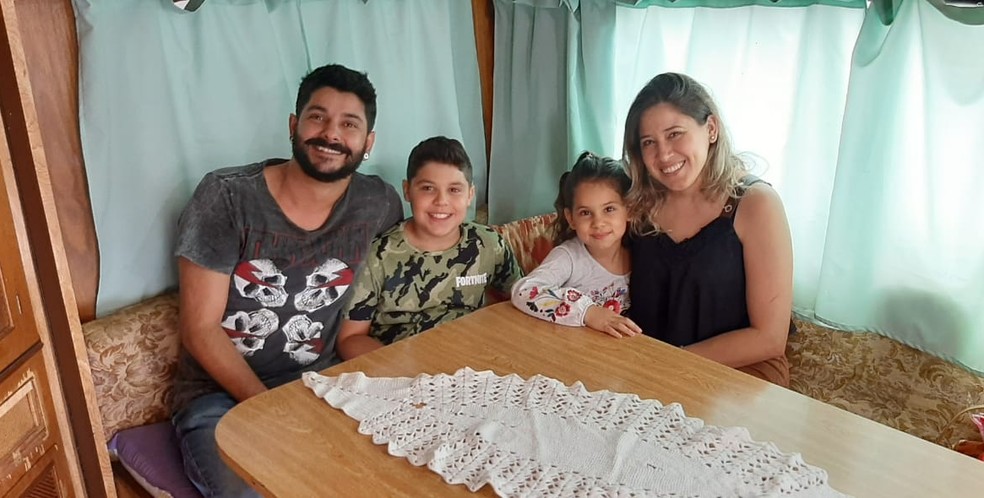 A família encontrou outras alternativas para ajudar o circo nas despesas — Foto: Júlia Heloisa Silva/G1