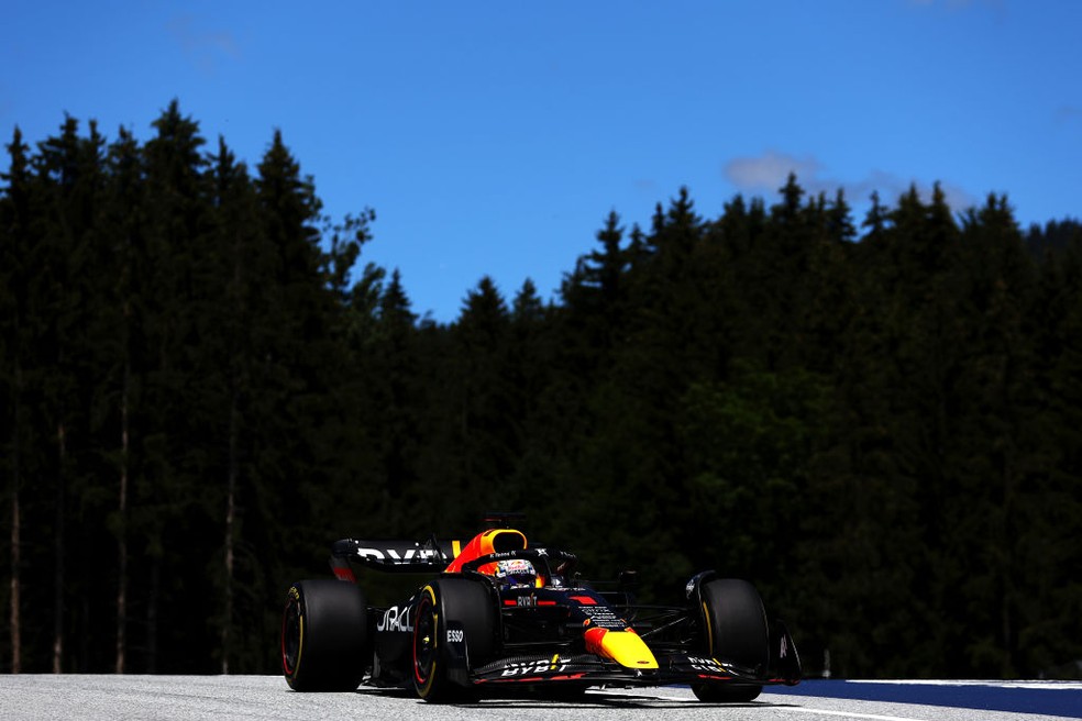 Max Verstappen lidera primeiro treino livre do GP da Áustria — Foto: Bryn Lennon/Getty Images