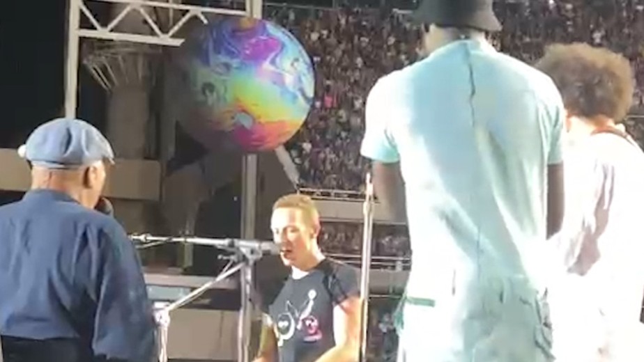 Milton Nascimento participa de show de Coldplay ao lado de Seu Jorge