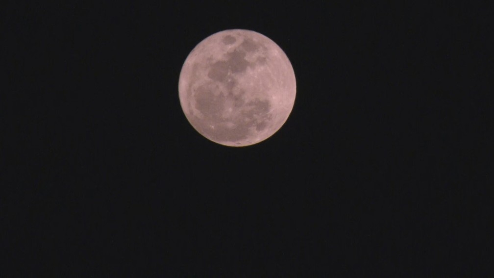Lua cheia na noite de Brasília — Foto: Humberto Sousa/TV Globo
