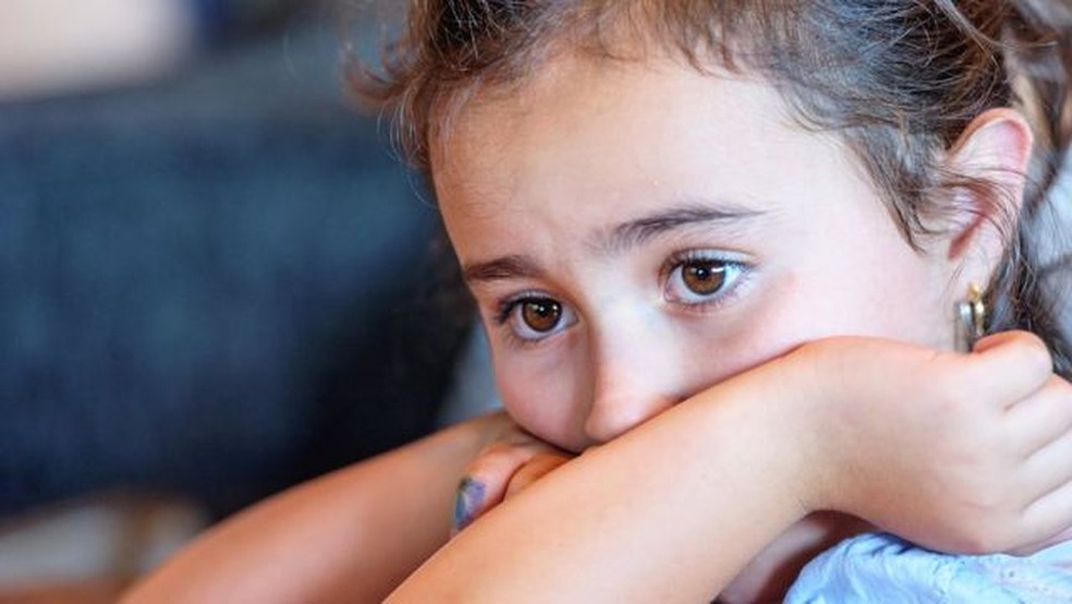 24% dos alunos estão se sentindo sobrecarregados,18% estão tristes ou deprimidos e só 40% recebem algum tipo de apoio psicológico nas escolas, segundo pesquisa Datafolha — Foto: GETTY IMAGES/BBC