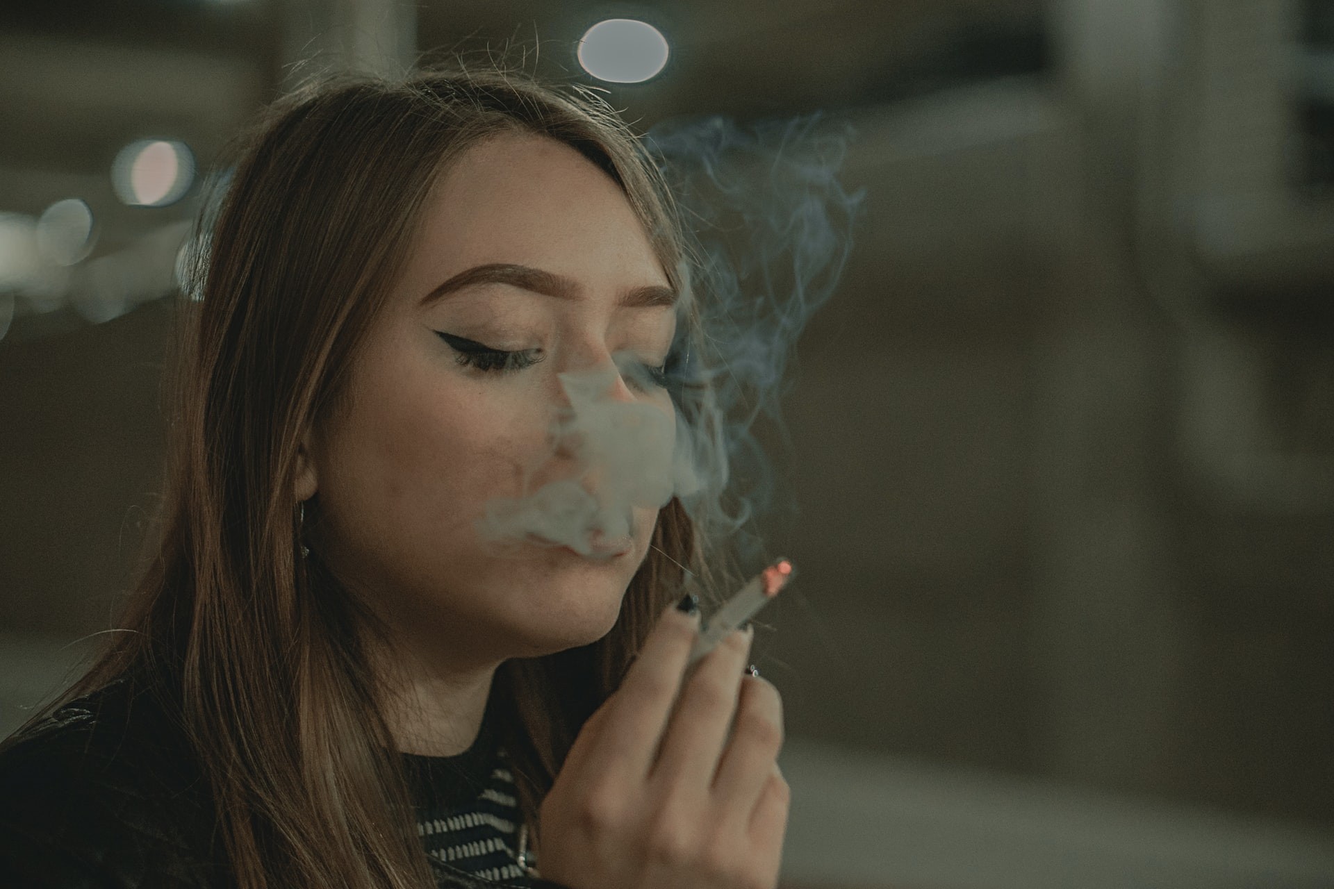  89% dos novos fumantes tornam-se viciados aos 25 anos, de acordo com estudo (Foto: Raul Miranda/Unsplash)