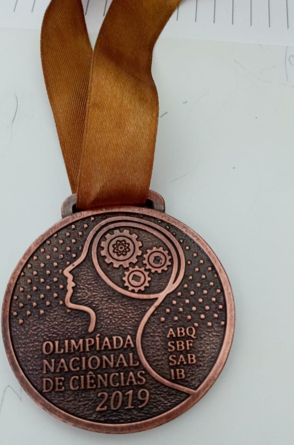 Medalha de bronze que paraibano ganhou na Olimpíada Nacional de Ciências em 2019 — Foto: Renan Balbino/Arquivo pessoal
