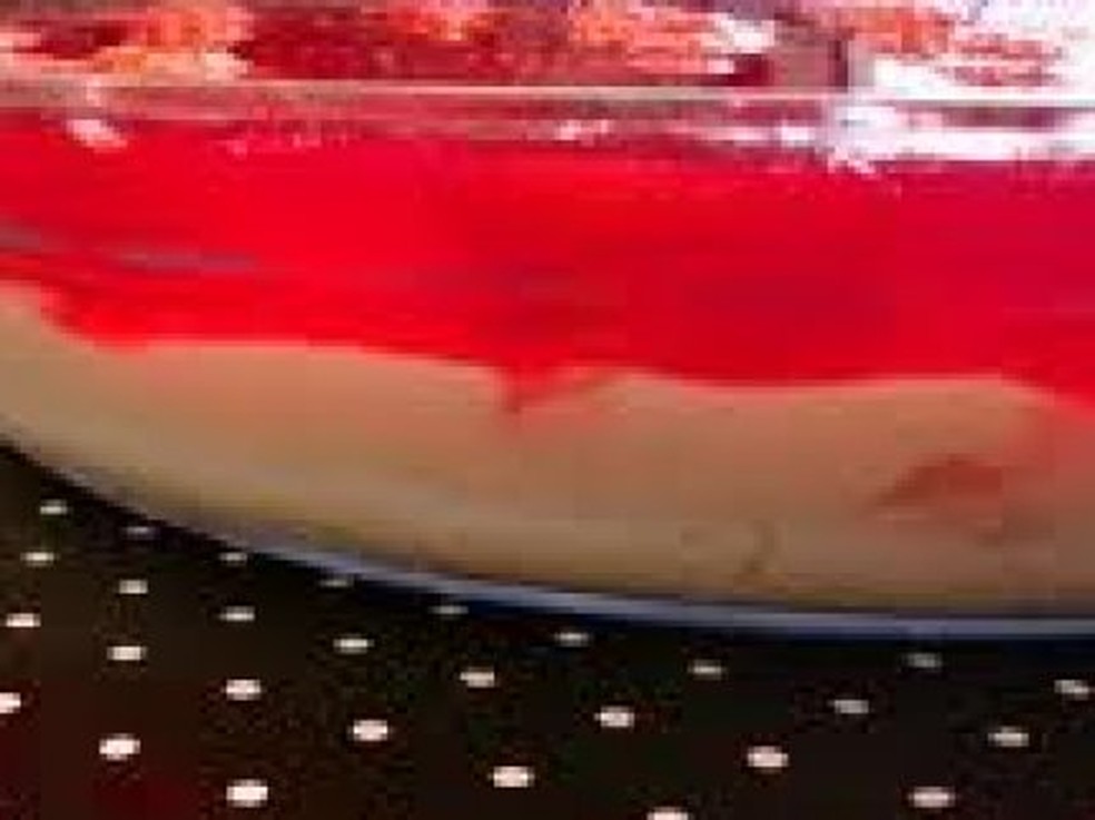 Gelatina Surpresa Com Morango E Leite Condensado