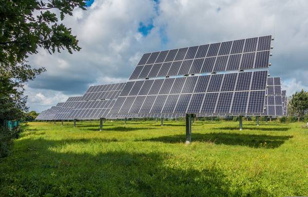 Financiamento para energia solar no Brasil aumenta quase 80% em 2022, diz  consultoria