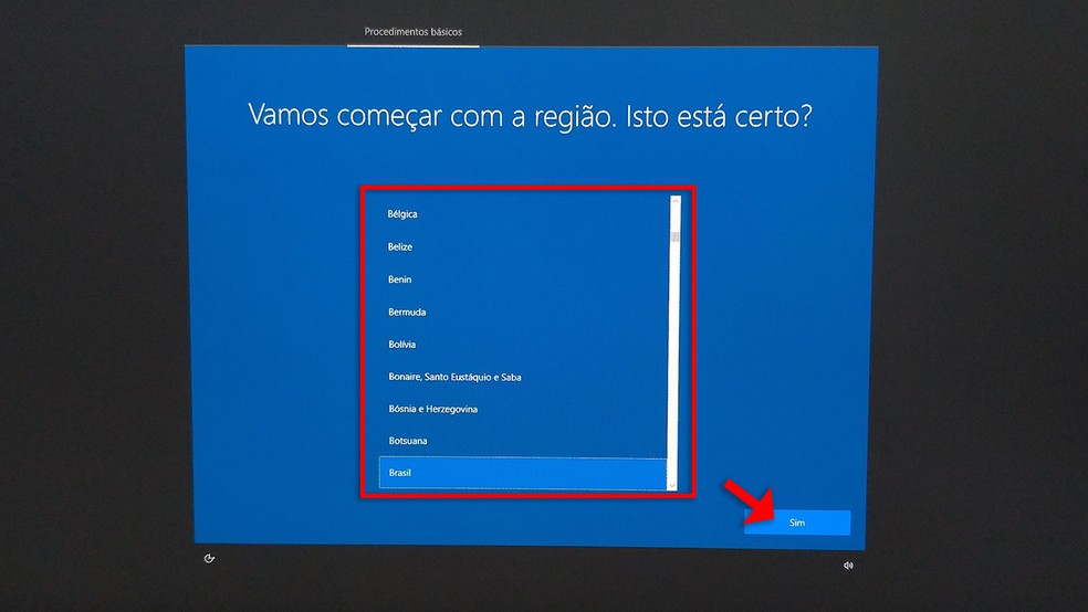 Tela de seleção de região durante a configuração do Windows 10 — Foto: Reprodução/Rafael Leite