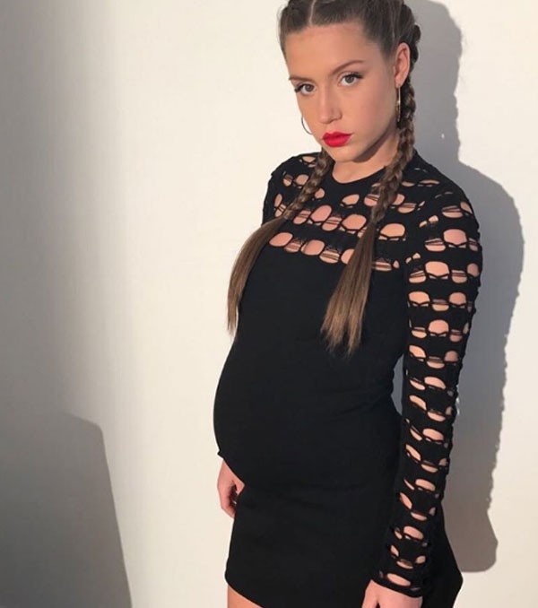 Adèle Wxarchopoulos grávida de seu primeiro filho (Foto: Reprodução Instagram)