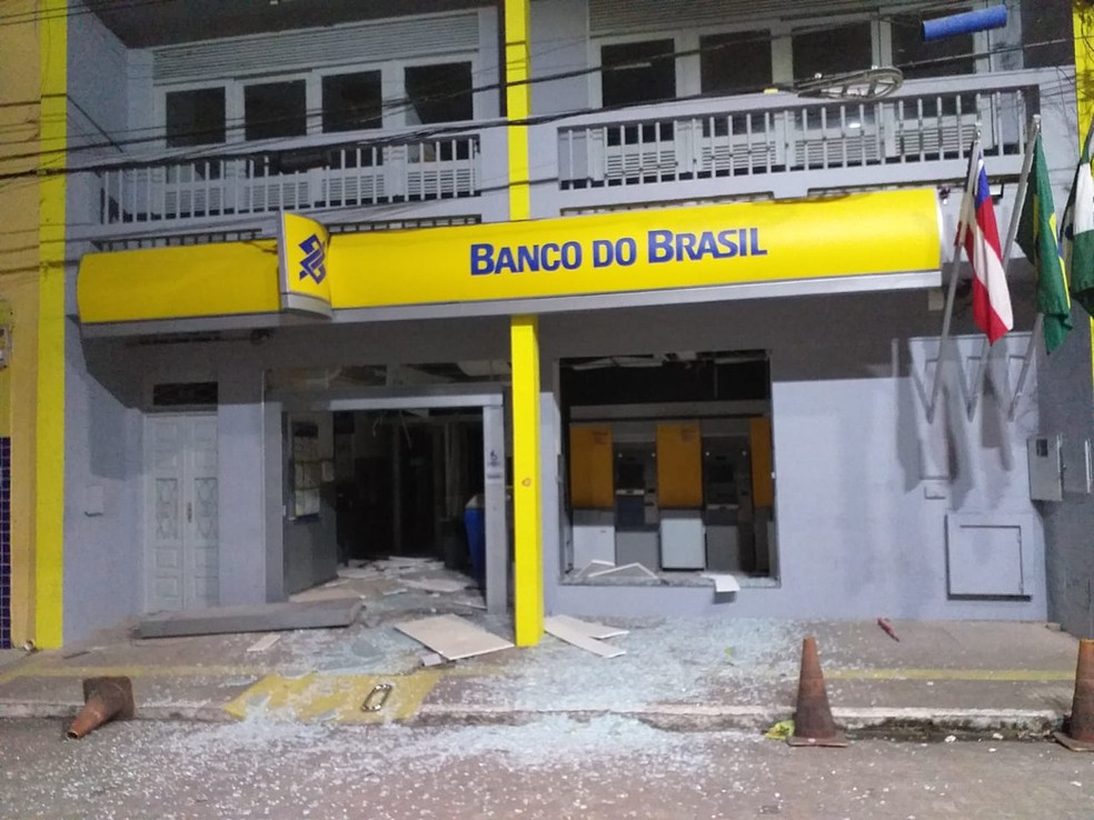 O grupo criminoso explodiu as agências da Caixa, Bradesco e Banco do Brasil — Foto: Reprodução/Redes Sociais