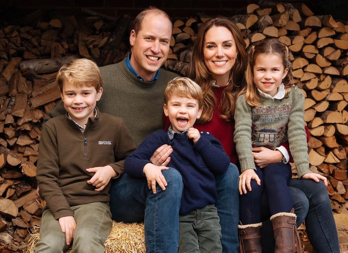 Príncipe William, Kate Middleton e os três filhos, Louis, George e Charlotte no cartão de Natal de 2020 (Foto: Matt Porteous)