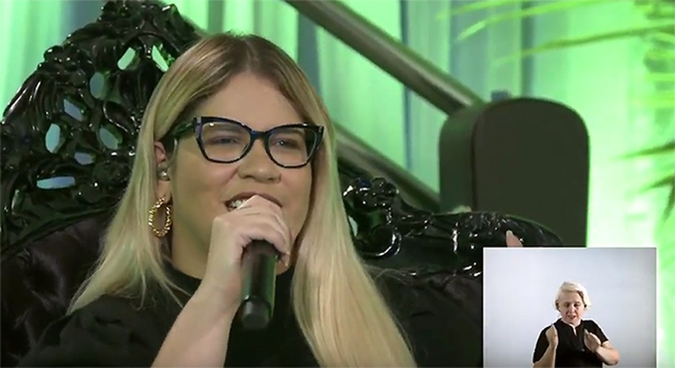 Marília Mendonça em cena na primeira e por ora única  'live' da cantora — Foto: Reprodução / Vídeo