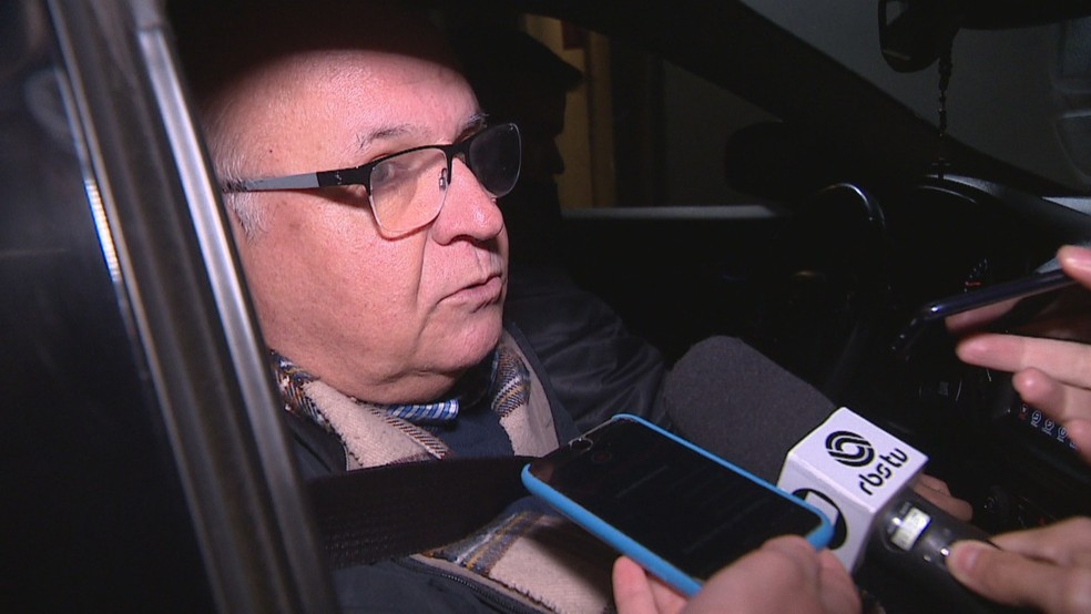 Mudar não mudando - Romildo garante permanência de Roger