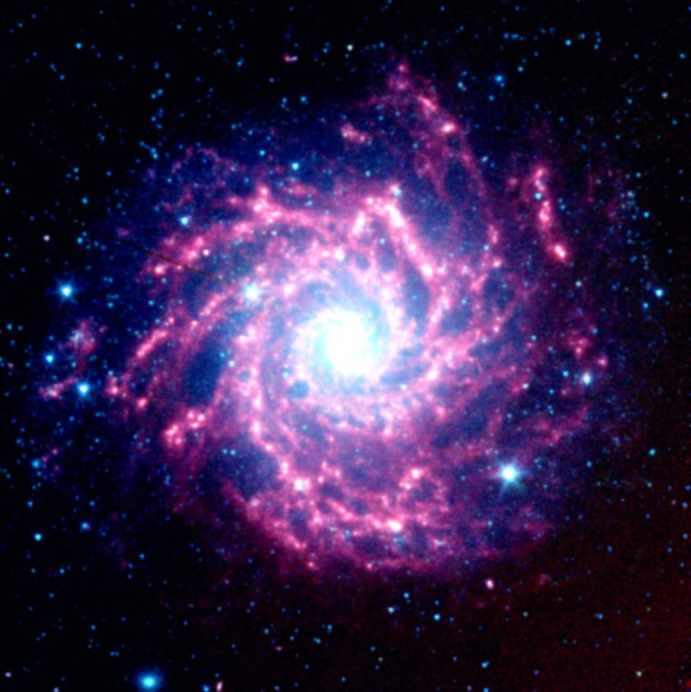 Imagem da M74 feita pelo telescópio Spitzer. — Foto: NASA/JPL-Caltech/B.E.K. Sugerman (STScI)