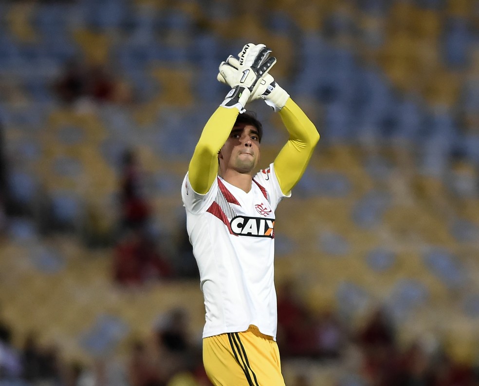 C&eacute;sar ser&aacute; titular contra o Palmeiras &mdash; Foto: Andr&eacute; Dur&atilde;o/GloboEsporte.com