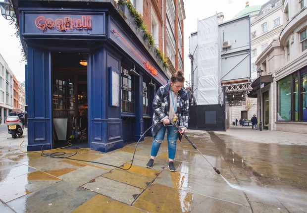 Após mais de 3 meses, Reino Unido reabre lojas e pubs (Foto: Getty Images)