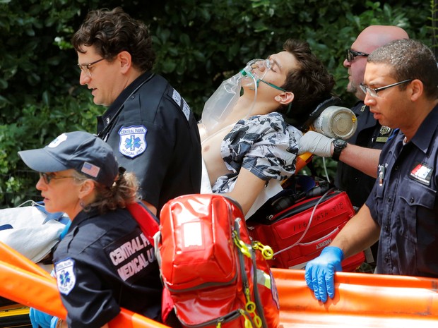 Homem de 19 anos fica ferido após explosão no Central Park, em Nova York (Foto: Reuters / Andrew Kelly)
