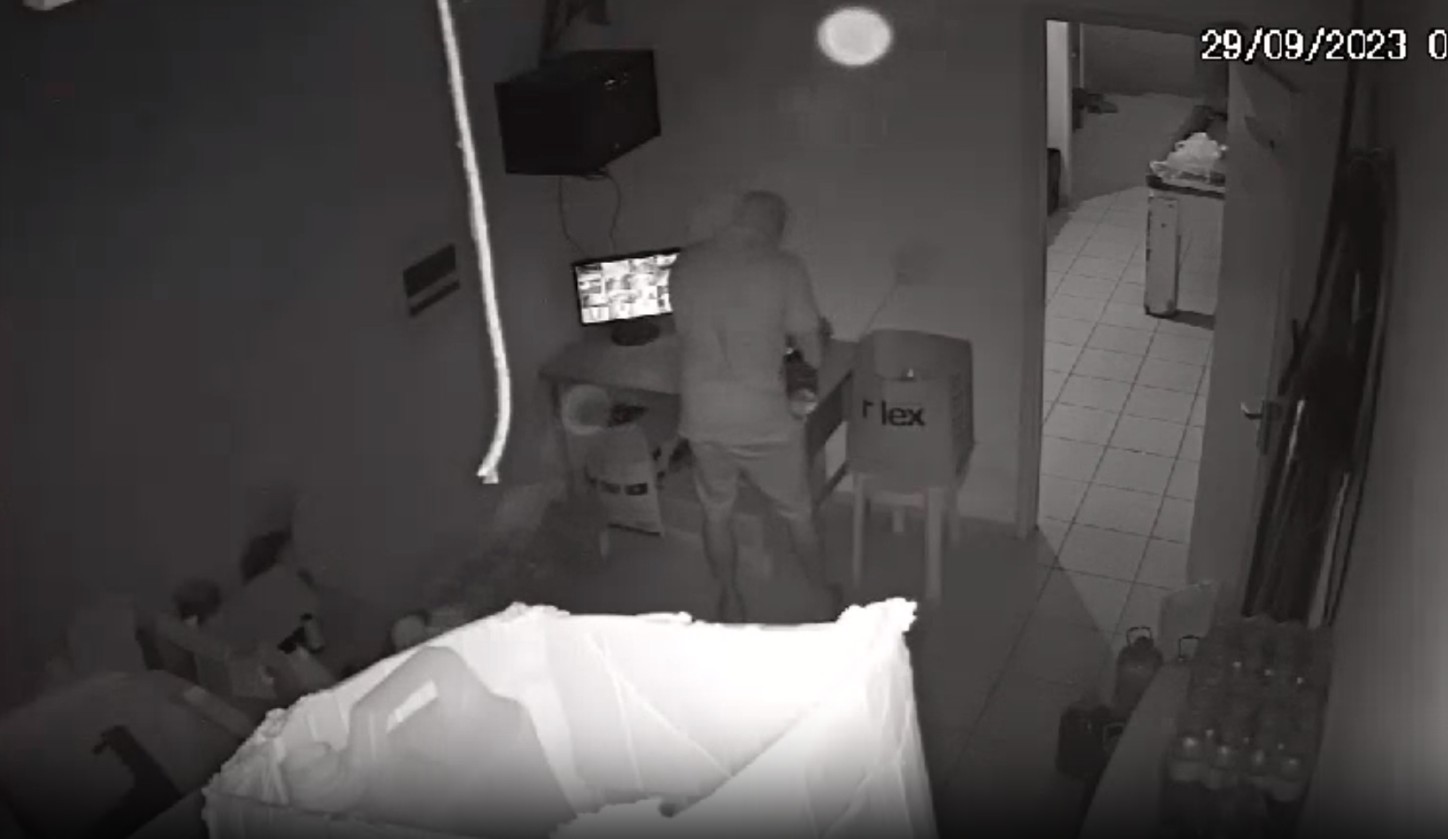 Assaltantes invadem motel e levam fantasias eróticas, bebidas e dinheiro, no Ceará; vídeo