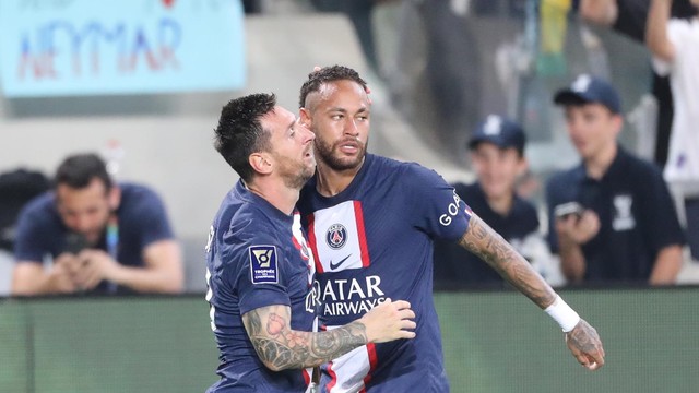 Neymar e Messi comemoram gol do PSG na Supercopa da França Neymar e Messi comemoram gol do PSG na Supercopa da França