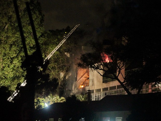 G1 - Incêndio atinge prédio da Sogipa, em Porto Alegre - notícias em Rio  Grande do Sul