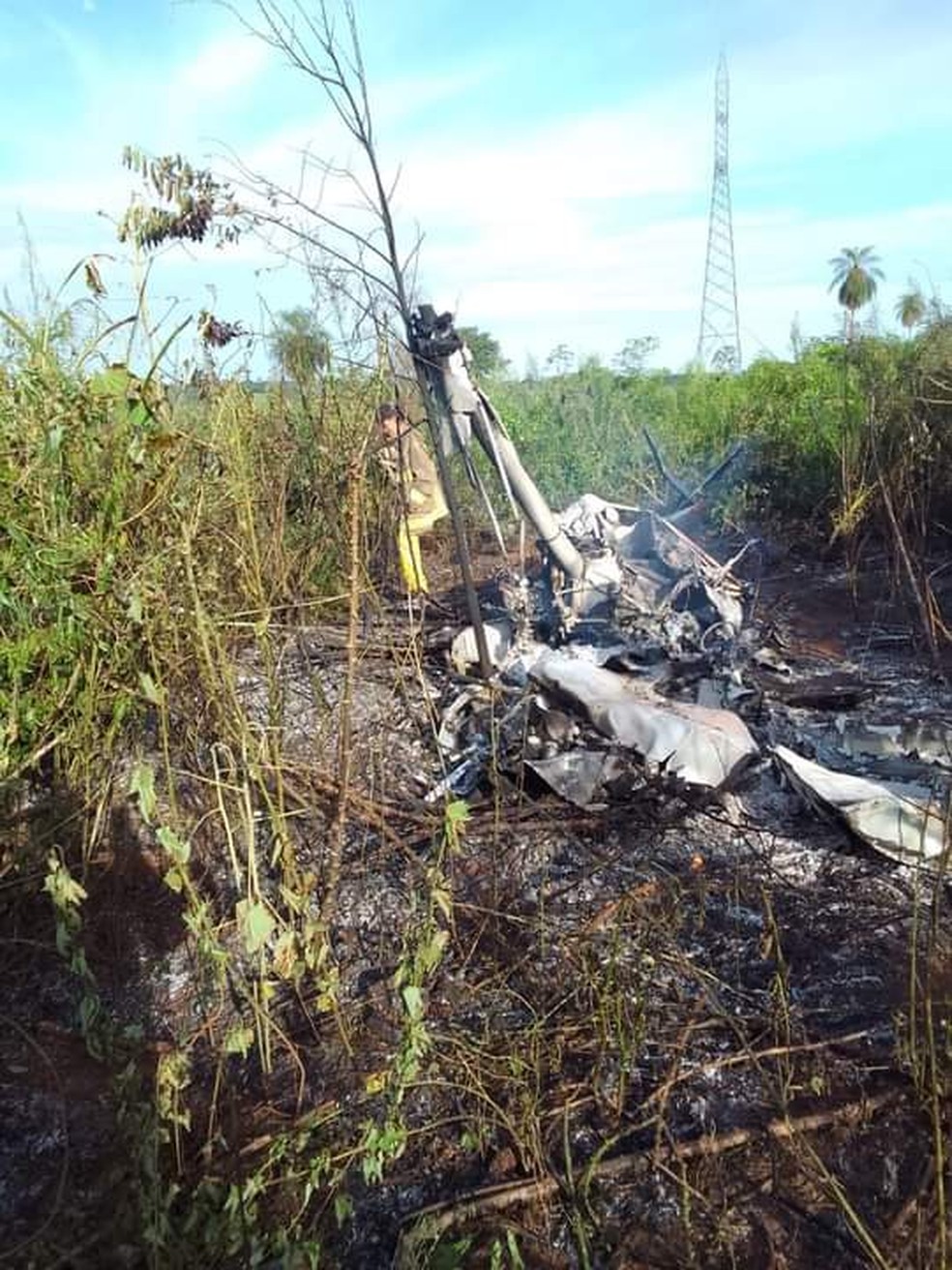 Aeronave cai no Paraguai  — Foto: Arquivo Pessoal